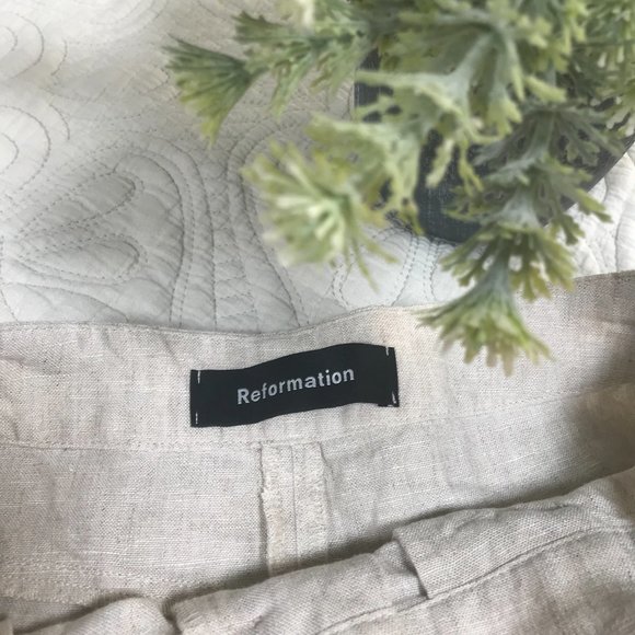 Reformation button front linen shorts - Picture 3 of 4
